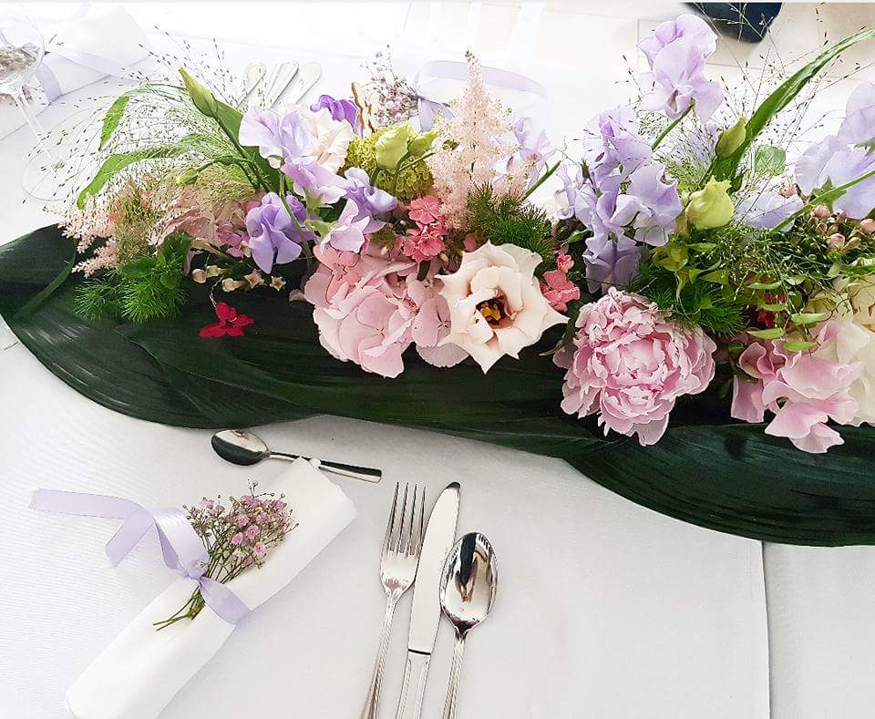Chemin de table floral pastel Floraline